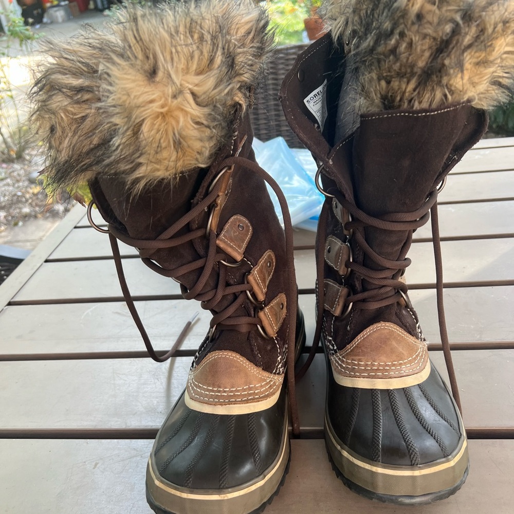 Sorel boots Joan of Arctic size 9